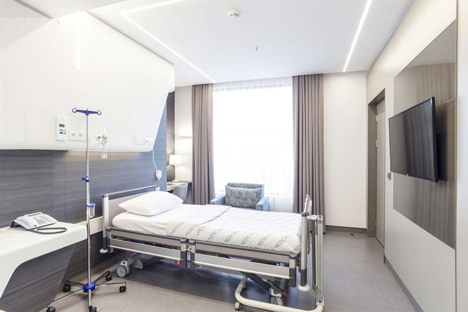 Patient room at Medicana Kadıköy Hospital